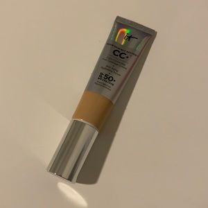Foundation with travel make up bag